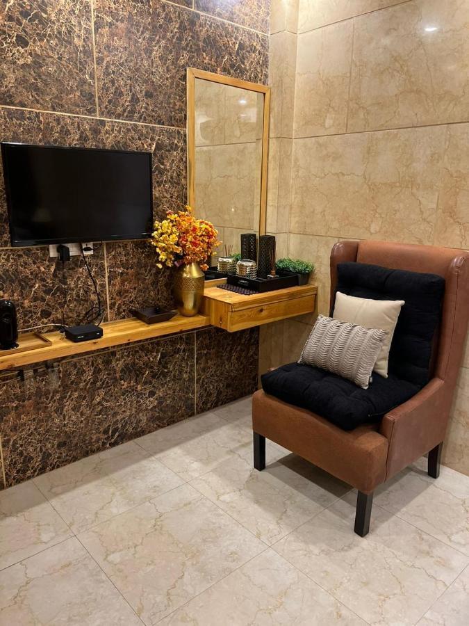 Divine Studios Rajouri Garden Нью-Дели Экстерьер фото