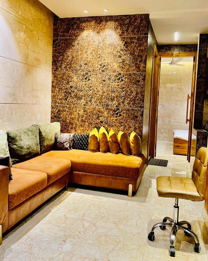 Divine Studios Rajouri Garden Нью-Дели Экстерьер фото