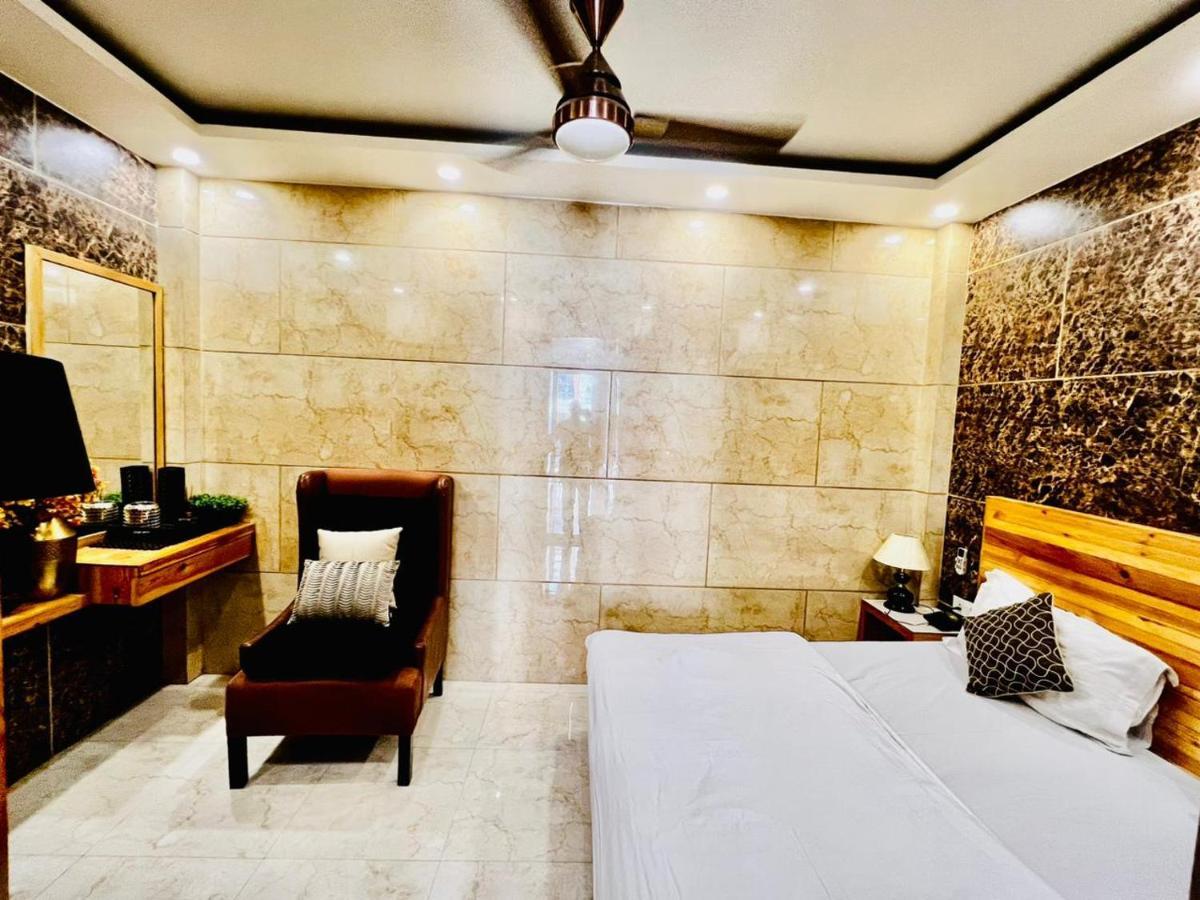 Divine Studios Rajouri Garden Нью-Дели Экстерьер фото