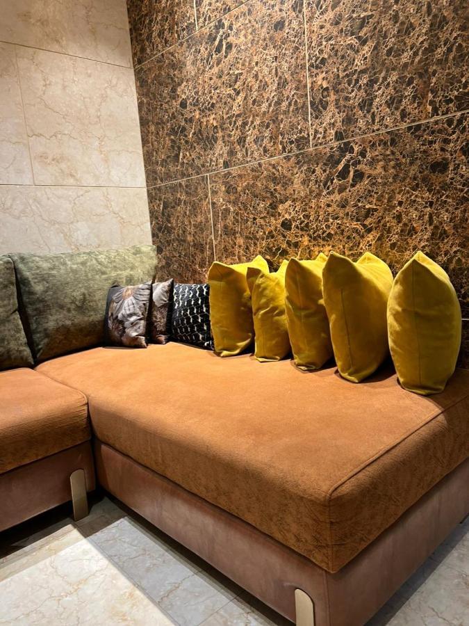 Divine Studios Rajouri Garden Нью-Дели Экстерьер фото